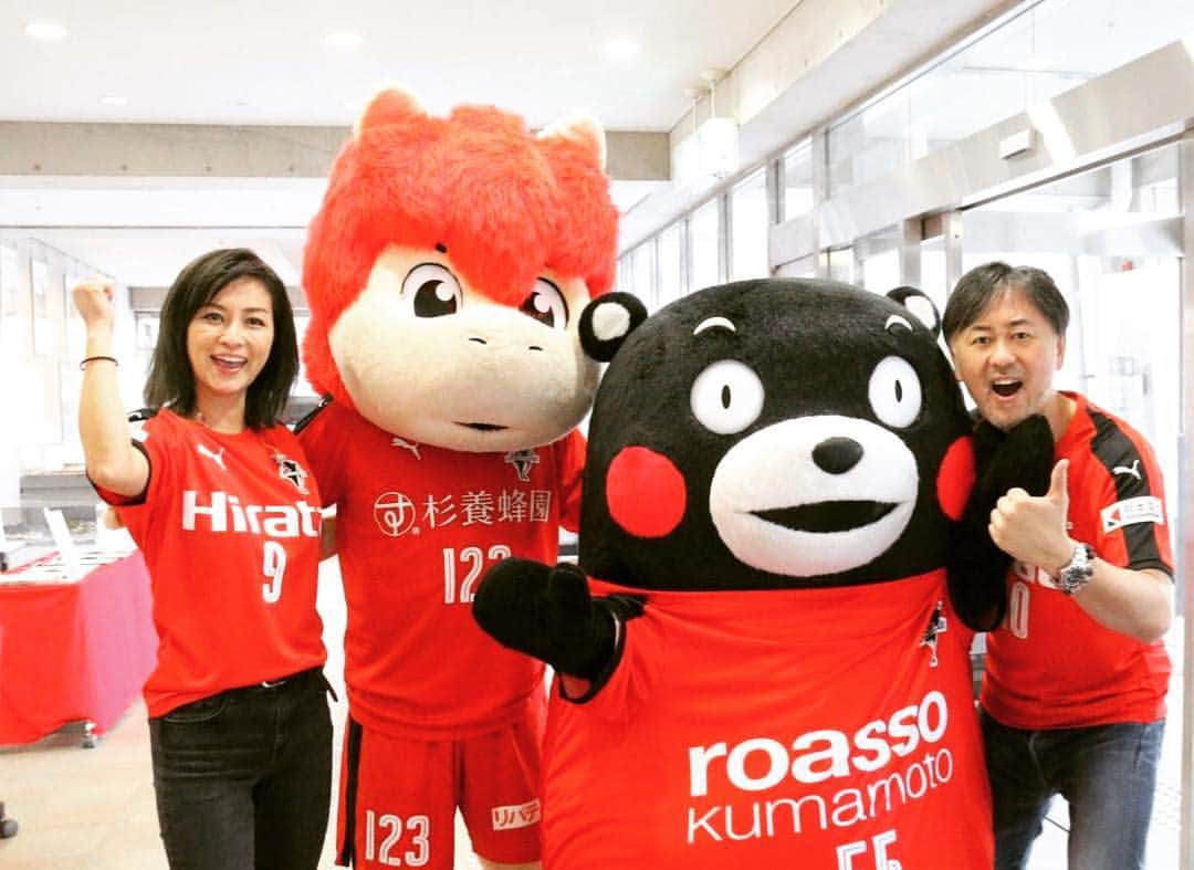 伴都美子さんのインスタグラム写真 - (伴都美子Instagram)「* * * ⚽️ロアッソ熊本 vs SC相模原⚽️ 熱戦でした‼︎ 悔しいけど、次の試合に期待してます。 * * #ロアッソ熊本 #熊本地震復興支援マッチ #doasinfinity #くまモンと #再会 #熱い抱擁 #えがお健康スタジアム」4月7日 17時24分 - van._doasinfinity