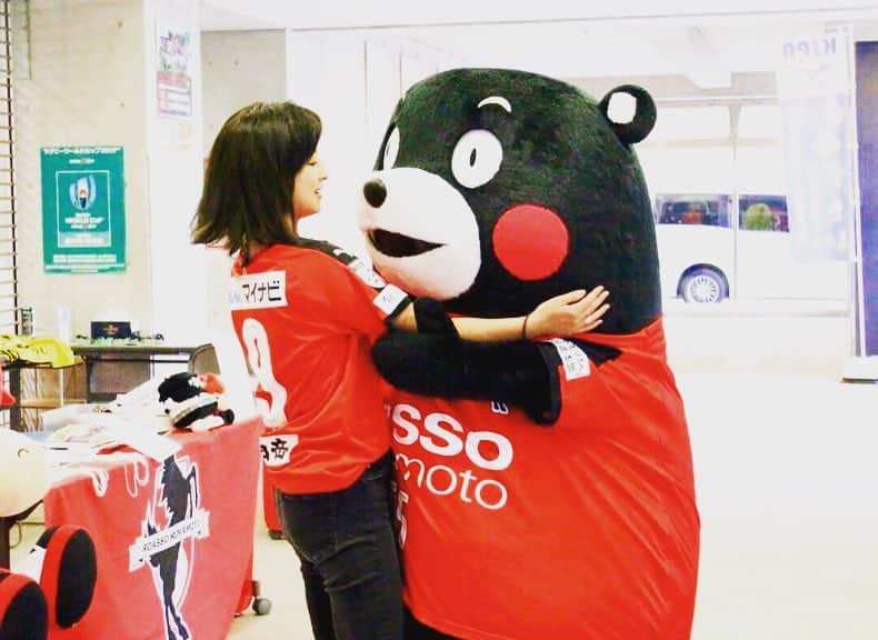 伴都美子さんのインスタグラム写真 - (伴都美子Instagram)「* * * ⚽️ロアッソ熊本 vs SC相模原⚽️ 熱戦でした‼︎ 悔しいけど、次の試合に期待してます。 * * #ロアッソ熊本 #熊本地震復興支援マッチ #doasinfinity #くまモンと #再会 #熱い抱擁 #えがお健康スタジアム」4月7日 17時24分 - van._doasinfinity