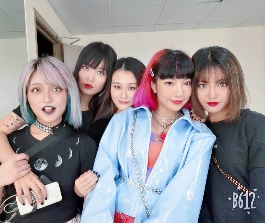 Ruby Gloomさんのインスタグラム写真 - (Ruby GloomInstagram)「I'm always very lucky 💞 despite my super straight -forward personality n bossy way of talking, I have my girls beside me 💜 (plus my other lovely ones who I haven't got time to take pics with 😘)」4月7日 17時26分 - ruby9100m