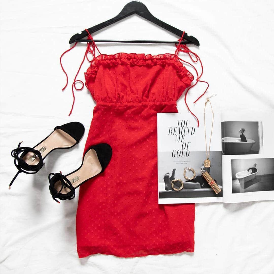 Beginning Boutiqueさんのインスタグラム写真 - (Beginning BoutiqueInstagram)「Date night 🌹 How cute is our exclusive Ellie Dress Red, also available in white!」4月7日 17時37分 - beginningboutique