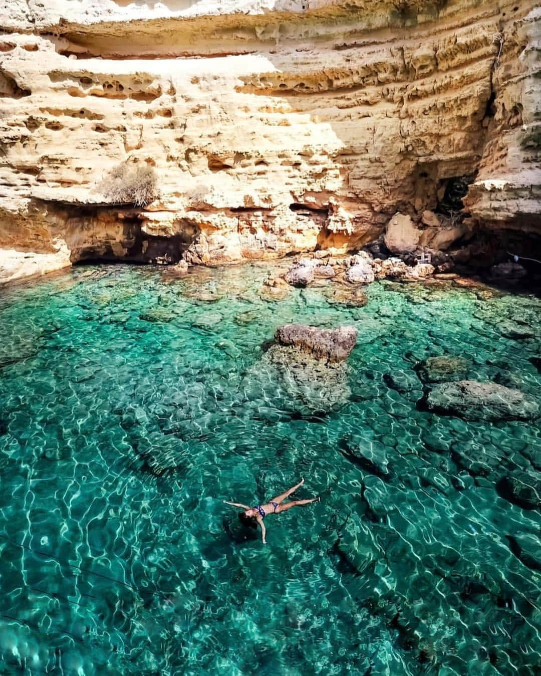 bestvacationsさんのインスタグラム写真 - (bestvacationsInstagram)「Crystal clear waters of Greece! Who would you explore with? By @giannistsou.1 #BestVacations」4月7日 17時38分 - bestvacations