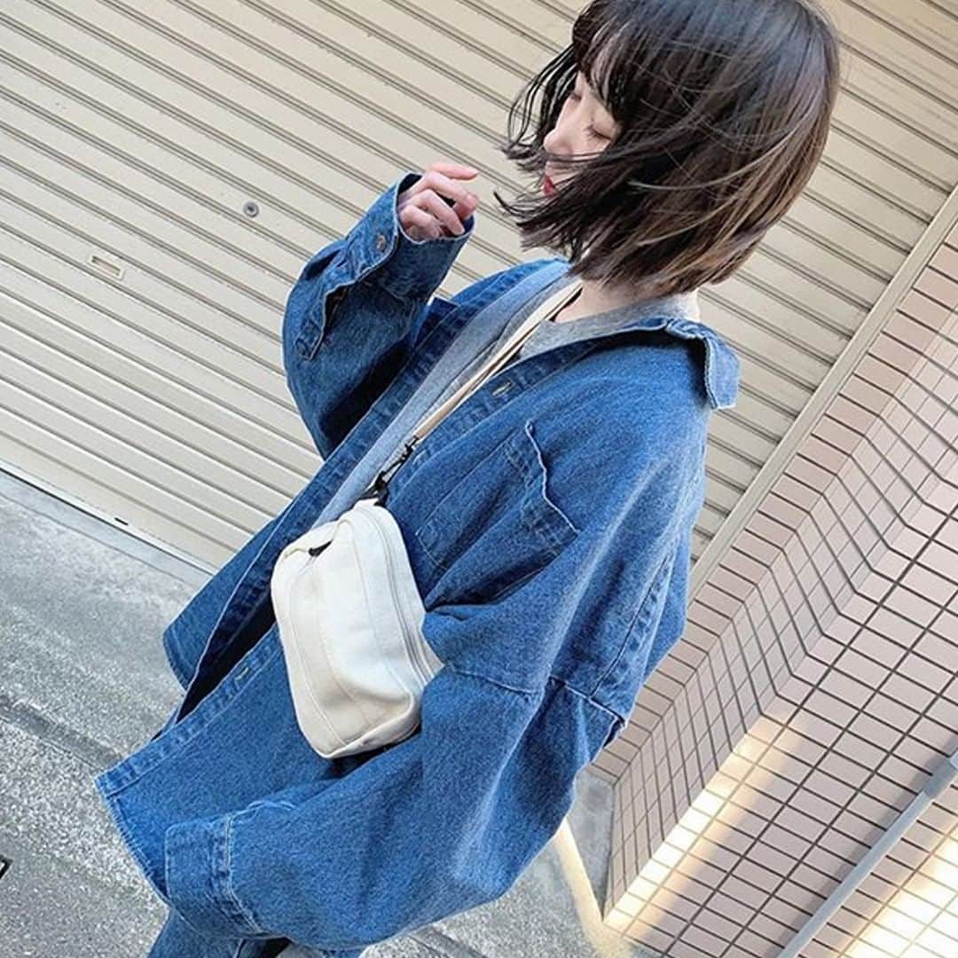 DHOLIC SNAPさんのインスタグラム写真 - (DHOLIC SNAPInstagram)「@mii_3186さんの#dholicsnap📷⁣ ———————————————————⁣ SHIRTS：@dholic_official⁣ 【LADIES】⁣ #ツーポケットデニムシャツ・全2色⁣ ￥4,503(税込)⁣ ———————————————————⁣ @mii_3186さんステキに着こなしていただき⁣ ありがとうございます👏🏻⁣ みなさんもぜひ#dholicsnap を付けて⁣ コーデ投稿してくださいね！⁣ ———————————————————⁣ #DHOLIC#dholicism#fashion#ootd⁣ #プチプラコーデ#今日のコーデ⁣ #春コーデ#デニムシャツ#カジュアルコーデ」4月7日 18時05分 - d_by_dholic