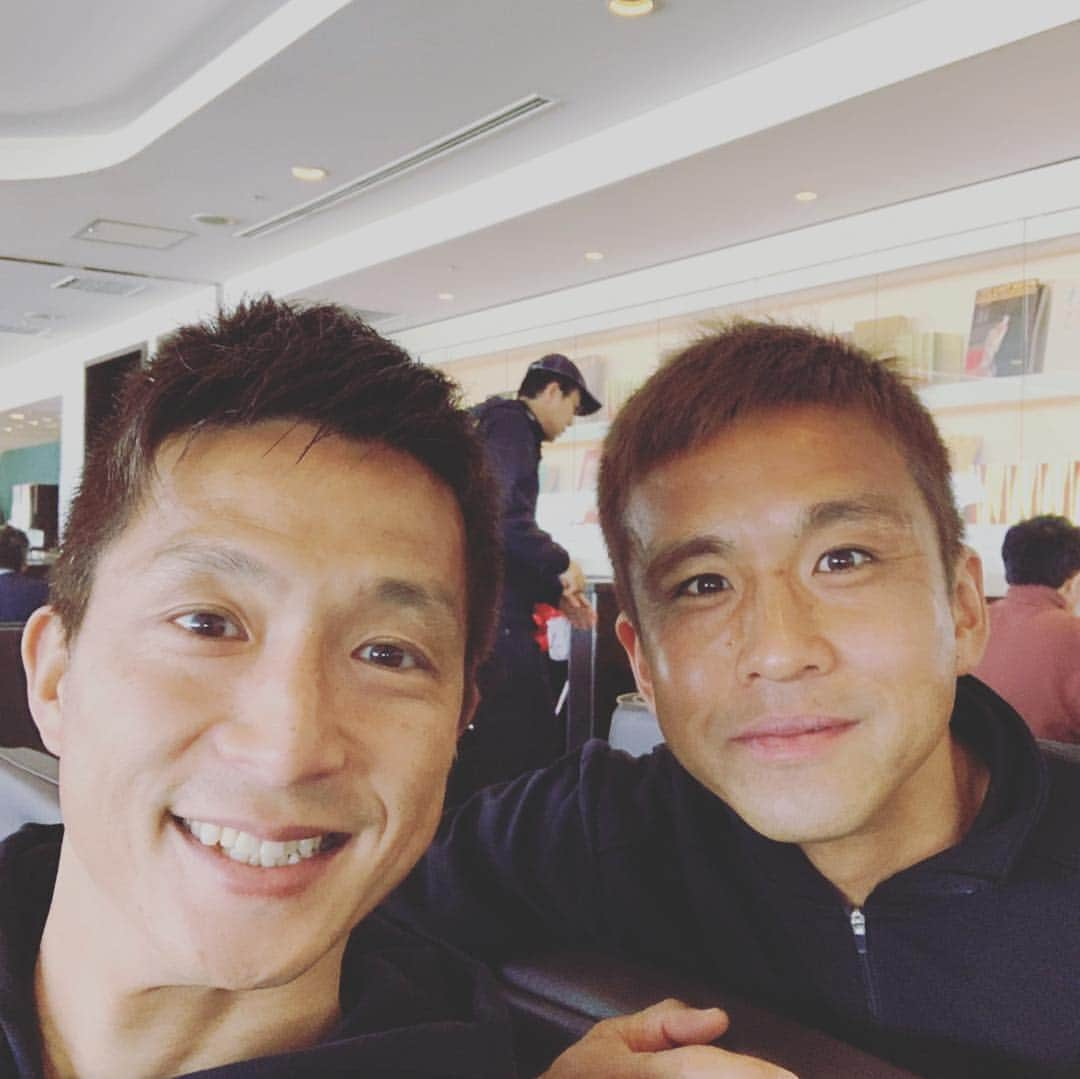 稲本潤一さんのインスタグラム写真 - (稲本潤一Instagram)「見事な逆転勝利🎉🎉 サポーターの皆さん、 熊本までありがとうございました🐻次のホームも勝ちましょ！ #SC相模原 #2点差からの逆転勝利  #上米良柊人  #今一番乗ってますw #空港で福西さんと遭遇w」4月7日 18時05分 - junichi_inamoto17