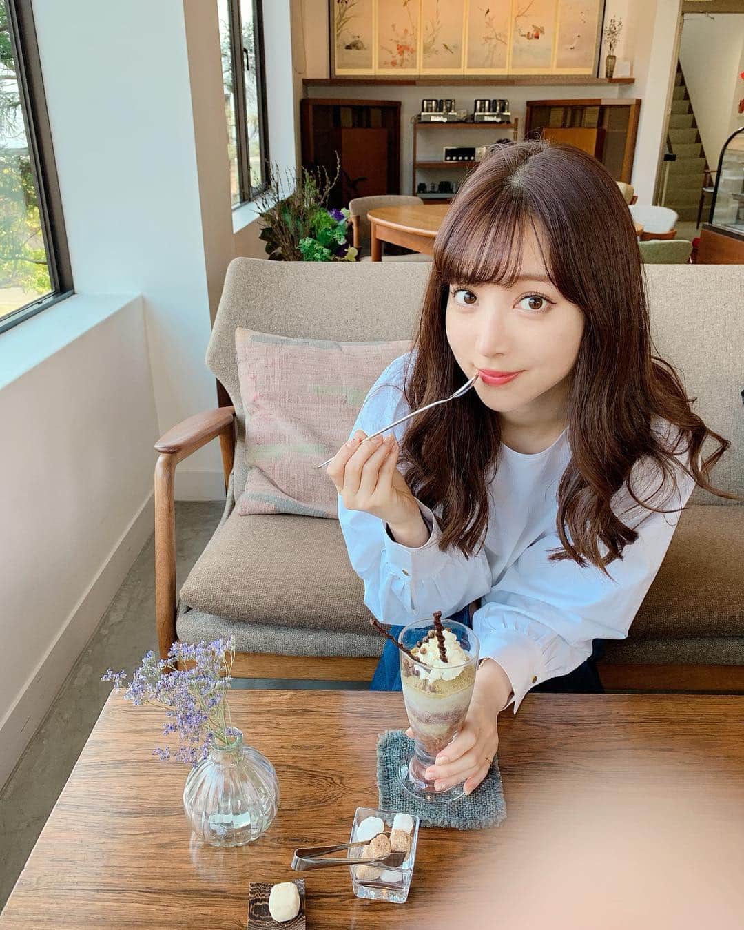 のインスタグラム：「4/23のイベントのご予約受付を締め切りました！ ありがたいことにご予約の定員数を超えるお申込みを頂きました😭✨誠にありがとうございます！ 当選者の方には明日の4/8 18:00までに、ご予約確定までの流れをご連絡致します。 また予約サイトにて、キャンセル待ちのご予約も承ることに致しました🙇‍♀️ 落選された方は優先的にお受け致しますので、恐れ入りますが予約サイトからキャンセル待ちのご予約をお願い致します。 皆さんに会えるのを楽しみにしていますね🥰 …写真は関係ないけど金沢旅行の一枚🌸 . #MAARIヨガ #ヨガイベント #ヨギーニ #金沢旅行 #金沢 #古都美 #古都美カフェ #金沢カフェ #金沢グルメ #ほうじ茶パフェ #金沢カフェ巡り #ほうじ茶スイーツ」