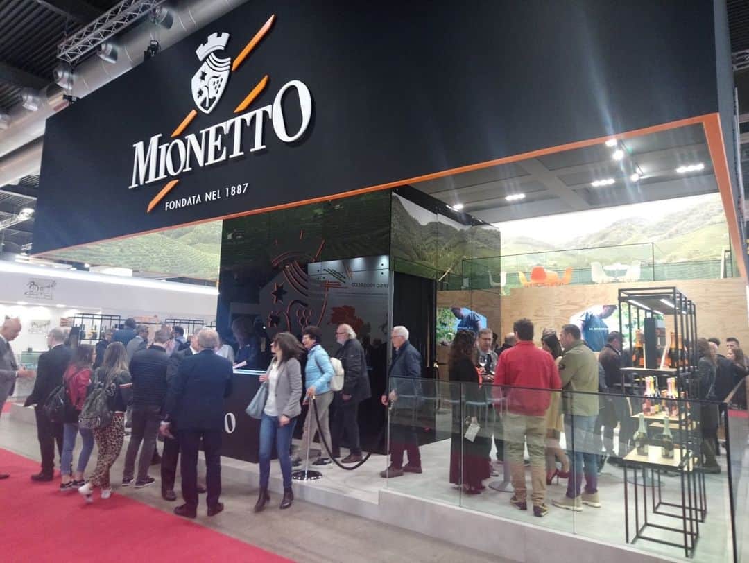 Mionetto Proseccoさんのインスタグラム写真 - (Mionetto ProseccoInstagram)「A new Edition of Vinitaly full of surprises!  Mionetto “Design del Gusto” is at HALL 4 STAND B3. Come to taste our Prosecco Docg and Doc and discover our new proposals for 2019! #vinitaly2019 #mionettoprosecco  #designdelgusto」4月7日 18時13分 - mionetto_prosecco