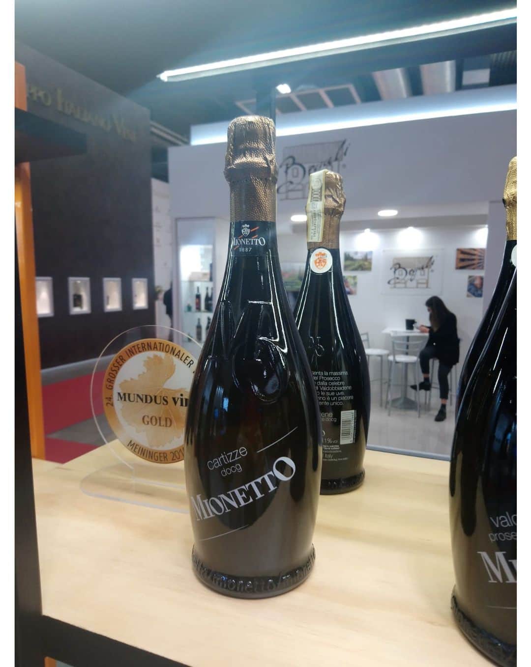 Mionetto Proseccoさんのインスタグラム写真 - (Mionetto ProseccoInstagram)「A new Edition of Vinitaly full of surprises!  Mionetto “Design del Gusto” is at HALL 4 STAND B3. Come to taste our Prosecco Docg and Doc and discover our new proposals for 2019! #vinitaly2019 #mionettoprosecco  #designdelgusto」4月7日 18時13分 - mionetto_prosecco