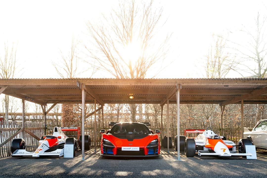 McLaren Automotiveさんのインスタグラム写真 - (McLaren AutomotiveInstagram)「Part of the amazing collection of cars at the Goodwood #77MM. Can you name them all?  @goodwoodrrc #Goodwood #McLaren #Hypercars #Supercars」4月7日 18時24分 - mclarenauto