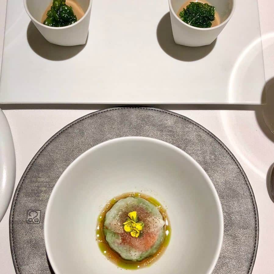 Yuika Matsuさんのインスタグラム写真 - (Yuika MatsuInstagram)「. . ミシュラン 1つ星🌟 @agnel_dor . . 上品で なによりも 食材の使い方が面白いので 出てくるたびに 驚きがあってあっという間に 時間が過ぎる 。 . もちろん、味も最高に美味しい ✨ . . 大好きな場所 ❤️ . . . . . . #agneldor #French #dinner #michelin #1つ星  #阿波座 #阿波座グルメ #アニエルドール  #ミシュラン #ミシュラン大阪 #ディナー」4月7日 18時18分 - yuika00802