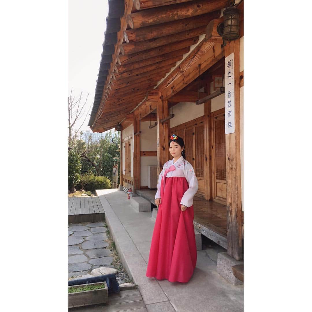 Erisa Seoのインスタグラム：「I used to own a #Hanbok when I was little and played dress up whenever I could. Not much has changed since then 😂」