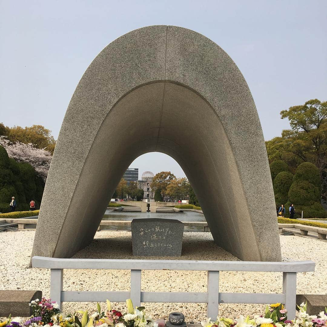 山田スタジアムさんのインスタグラム写真 - (山田スタジアムInstagram)「嚴島神社→平和記念公園  #原爆ドーム #平和記念公園  #平和記念資料館  #過ちは繰り返しませぬから」4月7日 18時35分 - yamadastadium