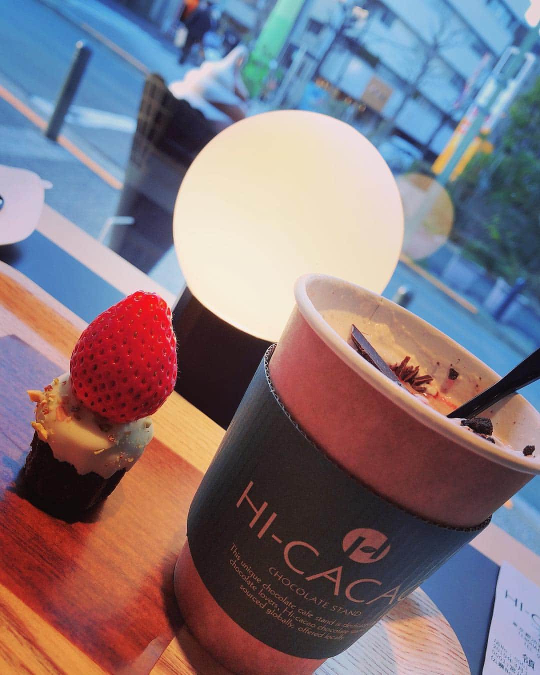 辻やすこさんのインスタグラム写真 - (辻やすこInstagram)「Hi cacao chocolate stand.  やっと行けた🍫 チョコレート好きにはたまらん。  #hicacao#hicacaochocolatestand#代官山#代官山カフェ#daikanyama#daikanyamacafe#chocolate#lovechocolate#tokyo」4月7日 18時35分 - yasupytsuji