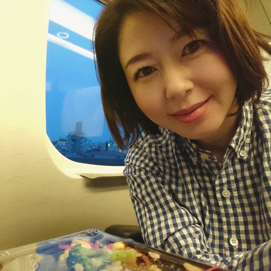 堀内敬子さんのインスタグラム写真 - (堀内敬子Instagram)「無事に撮影終わって。 帰ります🎵  楽しかった🍀  お疲れさまでした❤️ #撮影 #大阪」4月7日 18時38分 - horiuchi_keiko