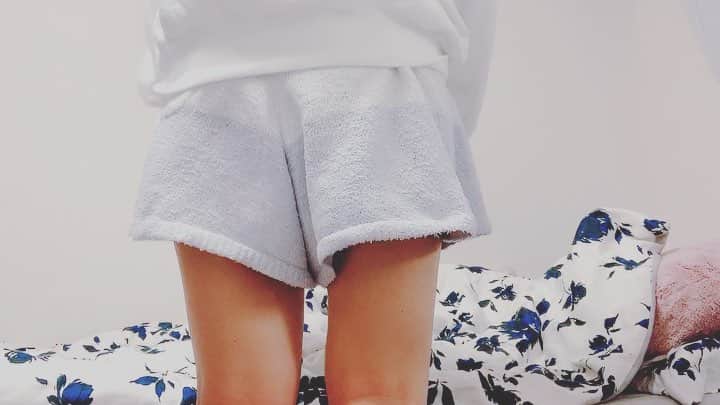 七尾カンナのインスタグラム：「. . どきどきする動画🤤💕 これ普通にパンチラしてる？🤔🤔 でも見せパンやからいっか🤔🤔💕笑 . . . みんな来週の個撮待ってるよ？🥺💕 残り2枠となりました！ 久しぶりの個撮なのでぜひ満枠にしてください〜〜🥺🥺💕💕 . . 来月は13日(日)個撮やります！ みんな予定空けててね？🤤💕 . . . . . . #グラビア #10秒グラビア #タレント #女優 #七尾カンナ #パンチラ #部屋着 #ショーパン #フォローミー」
