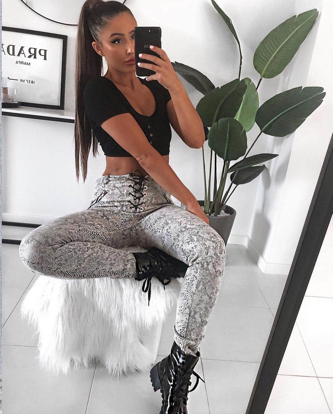 Beginning Boutiqueさんのインスタグラム写真 - (Beginning BoutiqueInstagram)「Python print 🐍 Babe @ashamauricio spotted in our Lace Up Cobra Pants Snake Print!」4月7日 18時47分 - beginningboutique