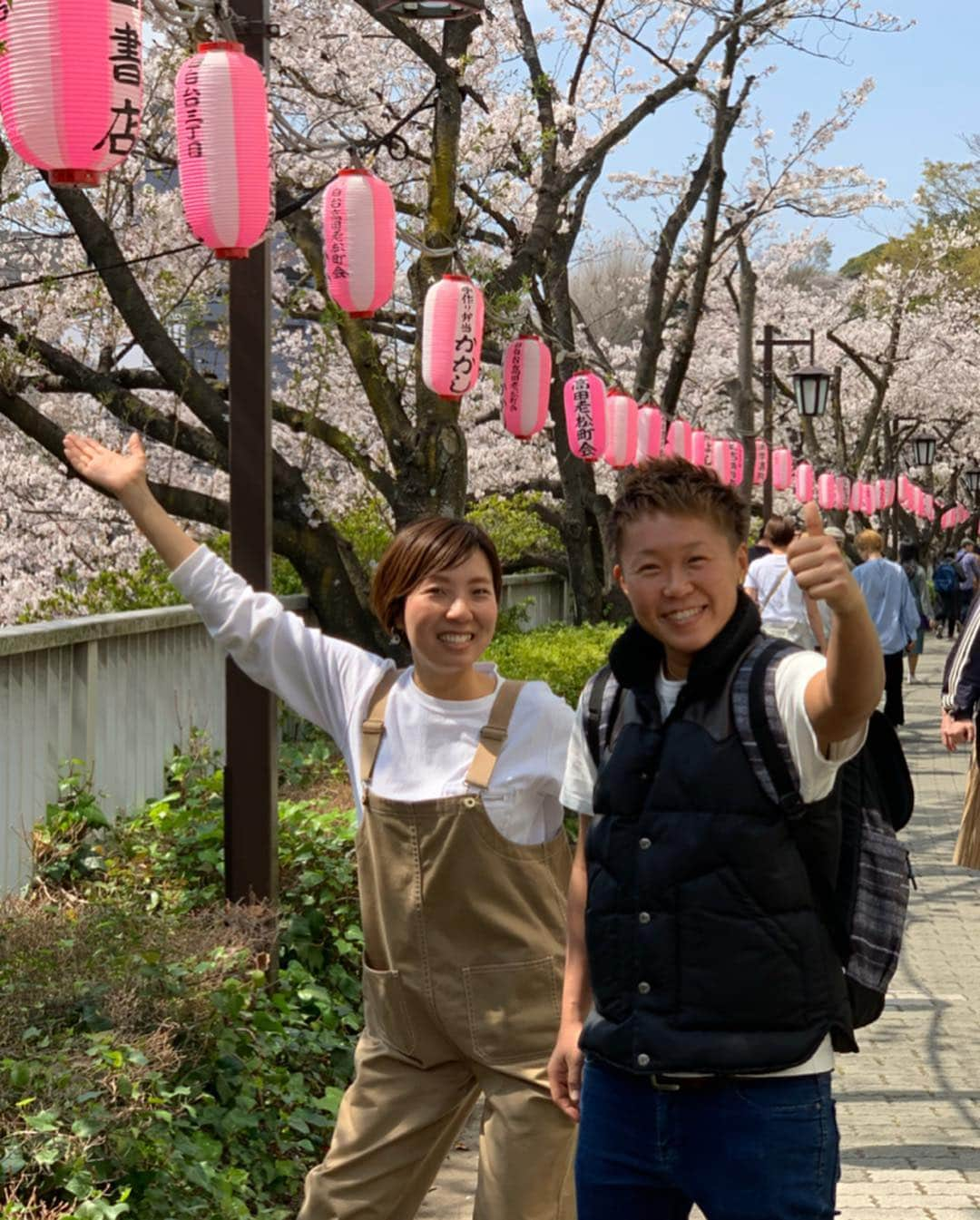 佐山万里菜さんのインスタグラム写真 - (佐山万里菜Instagram)「小さな小さなお友達✨ 正月に会って……4ヶ月。。 成長したなぁー😭 本当にすごいっっ💯 本当に可愛い😍メロメロ！！ だから……写真はいつもまりもっこりみたいな目になったちゃう。。笑 そして、天使君ついに写真の時の可愛いポーズを覚えた✨ 可愛いすぎだろー😍 何をやるのも全力…！！カッコいいぜっ👊 正月に会って以来、この4ヶ月天使君はかなり成長していた。 天使君に負けず……まーたんは成長したのか。。 まーたんと呼ばれて、ニヤニヤしてる場合じゃない。。笑 . . お気に入りの、ALEGRIA Tシャツ&最新のALEGRIA トレーナーでGO👊 桜🌸っていーね✨ お花見っていーね✨ 日本生まれ、日本育ち🇯🇵 日本っていーなぁー💯 久しぶりにこんなちゃんと本気のお花見できたぁ🌸 嬉しいっっ😆 ありがとうございます♡ . 無料アプリ「BASE」ない、「SAYAMA19」でオリジナルグッズ販売していますので是非チェックして下さい✨ 数量限定のグッズもまだ少しありますので是非👊 #happy #幸せな時間 #爆笑 #笑顔 #オシャレ #私服 #可愛い#かっこいい#私服コーデ  #写真#海好き #撮影#最高 #アスリート#筋肉 #腹筋 #トレーニング #カメラマン募集 #感謝 #ライフスタイル#いいね #お気に入り#ストリート#春#instagood #love #smile #幸せ#グッズ」4月7日 19時00分 - sayama.19