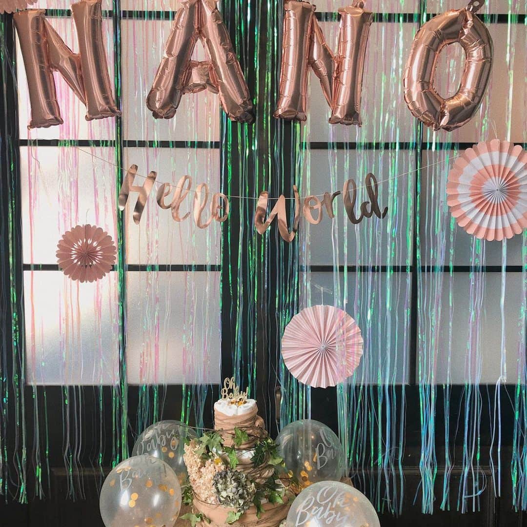 斎藤菜々子さんのインスタグラム写真 - (斎藤菜々子Instagram)「. みんながsurpriseでbaby showerしてくれた👶🚿 みんな居てびっくり🥺 後からさっきバイバイしたばっかの旦那も来てくれて 頭の中⁉️でした。 本当に色々ありがとう🌈 ご飯も美味いし楽しかったし子供達は可愛いし❤️ 最高すぎる思い出になったなぁ〜❤️ もう君は2700g超えてるんだってよ〜🤰 いつでも産まれてきていいよ〜👶🌈 みんな待ってるよ💜 #babyshower #美女ばっかの自慢の友達 #mamagirl」4月7日 18時53分 - nanacoco.7