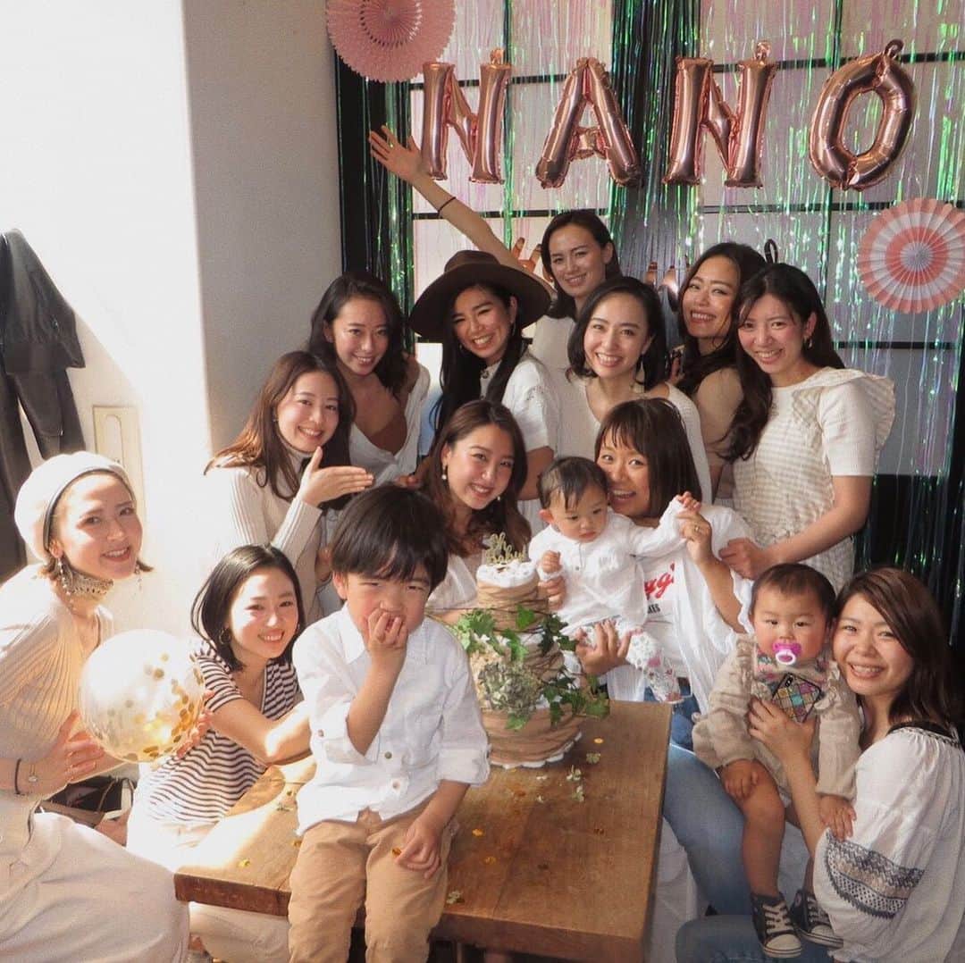 斎藤菜々子さんのインスタグラム写真 - (斎藤菜々子Instagram)「. みんながsurpriseでbaby showerしてくれた👶🚿 みんな居てびっくり🥺 後からさっきバイバイしたばっかの旦那も来てくれて 頭の中⁉️でした。 本当に色々ありがとう🌈 ご飯も美味いし楽しかったし子供達は可愛いし❤️ 最高すぎる思い出になったなぁ〜❤️ もう君は2700g超えてるんだってよ〜🤰 いつでも産まれてきていいよ〜👶🌈 みんな待ってるよ💜 #babyshower #美女ばっかの自慢の友達 #mamagirl」4月7日 18時53分 - nanacoco.7