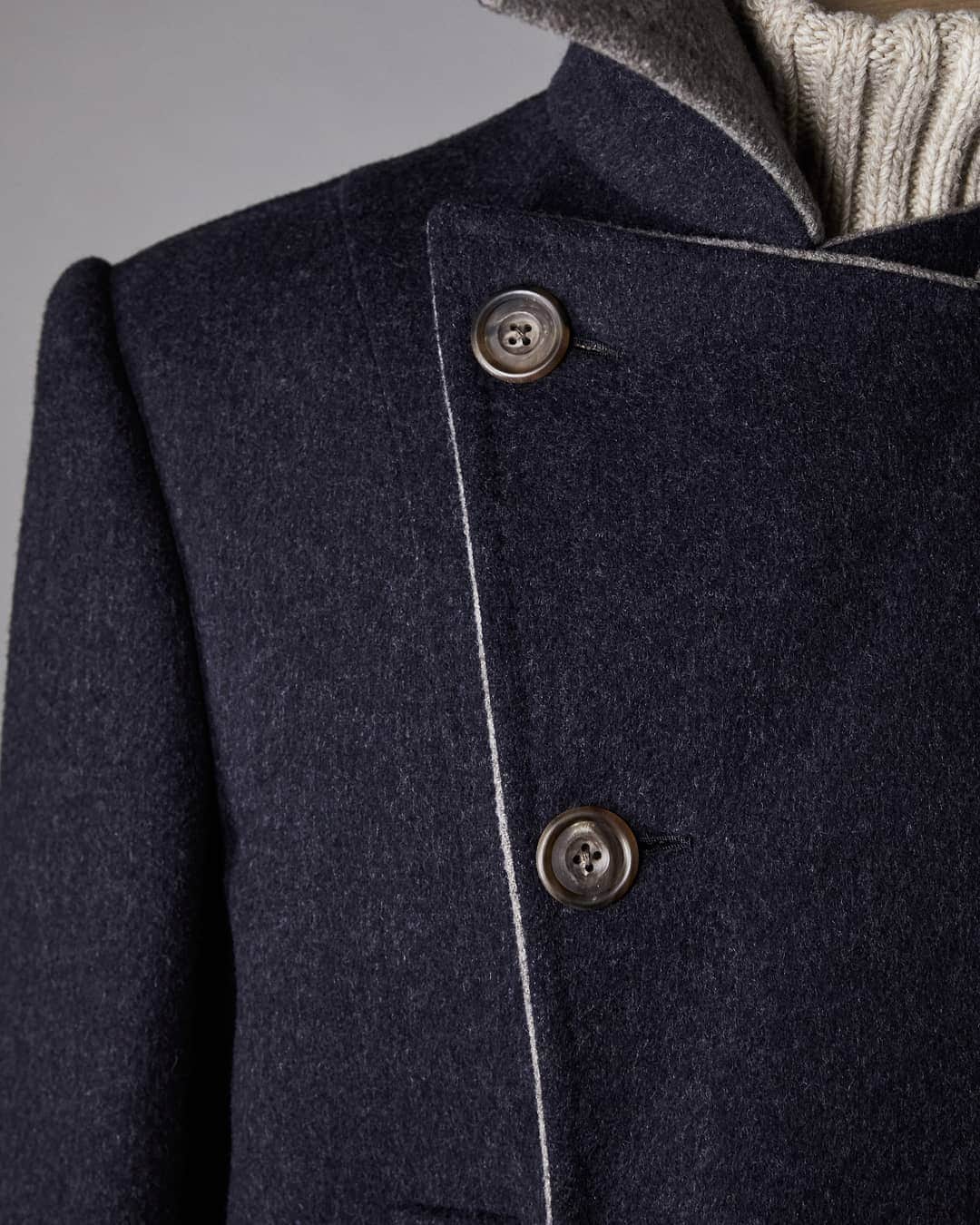 ギーブス&ホークスのインスタグラム：「6/6 The peacoat's barrel shape traps warm air inside the coat, without stifling the wearer and can also allow cooler air in, if necessary. #barrelpeacoat #gievesandhawkes #fromthecuttingroom #bespoke」