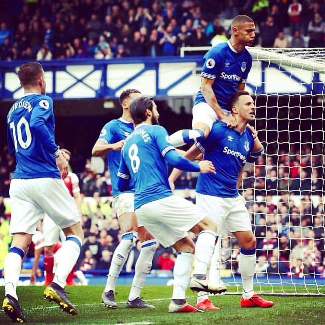 ティム・ハワードさんのインスタグラム写真 - (ティム・ハワードInstagram)「HAVE IT!!! 💪🏽 MY BOY @pjags06 best Skipper there is 💙 @everton」4月8日 4時33分 - timhow1