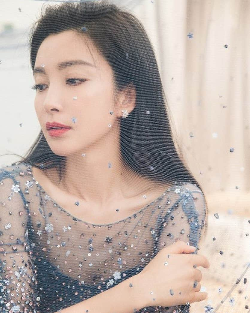 ジェニーパッカムさんのインスタグラム写真 - (ジェニーパッカムInstagram)「Thank you @libingbing for joining us to celebrate the opening of Jenny Packham Shanghai, our second Flagship in China. Li looks beautiful #dressedinjenny wearing the Charisse gown and Valentina cocktail dress from the AW19 Collection XJP #jennypackham #aw19 #shanghaifashionweek #shfw #china #fashionweek」4月8日 4時44分 - jennypackham