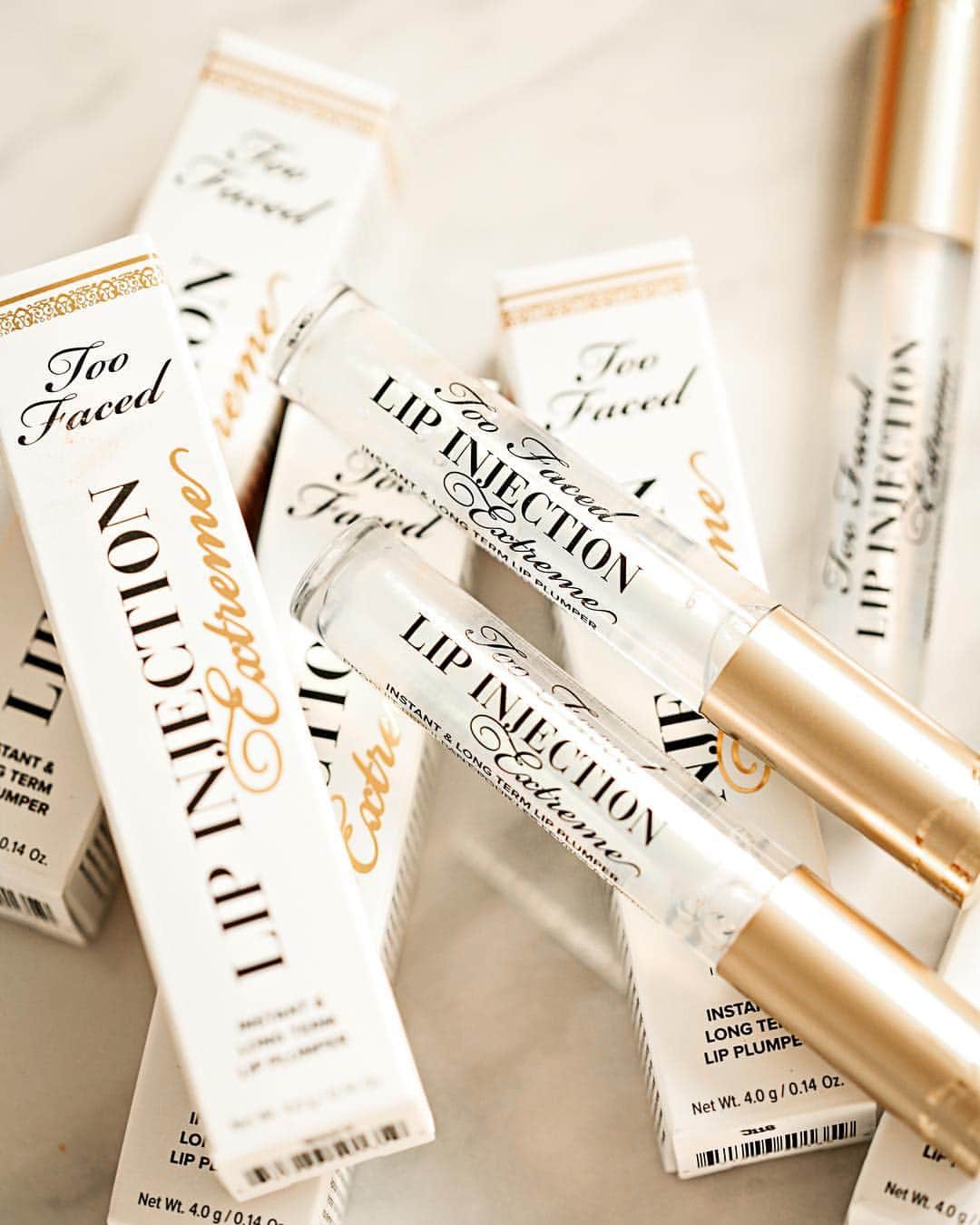 のインスタグラム：「SONDAGE : Qui a déjà rêvé d'avoir des lèvres plus pulpeuses ? 👄 Lip Injection Extrême by @TooFaced, le gloss qui va vous offrir une brillance suprême ✨ et un effet repulpé 🎈immédiat 😏 #SephoraLovesTooFaced」