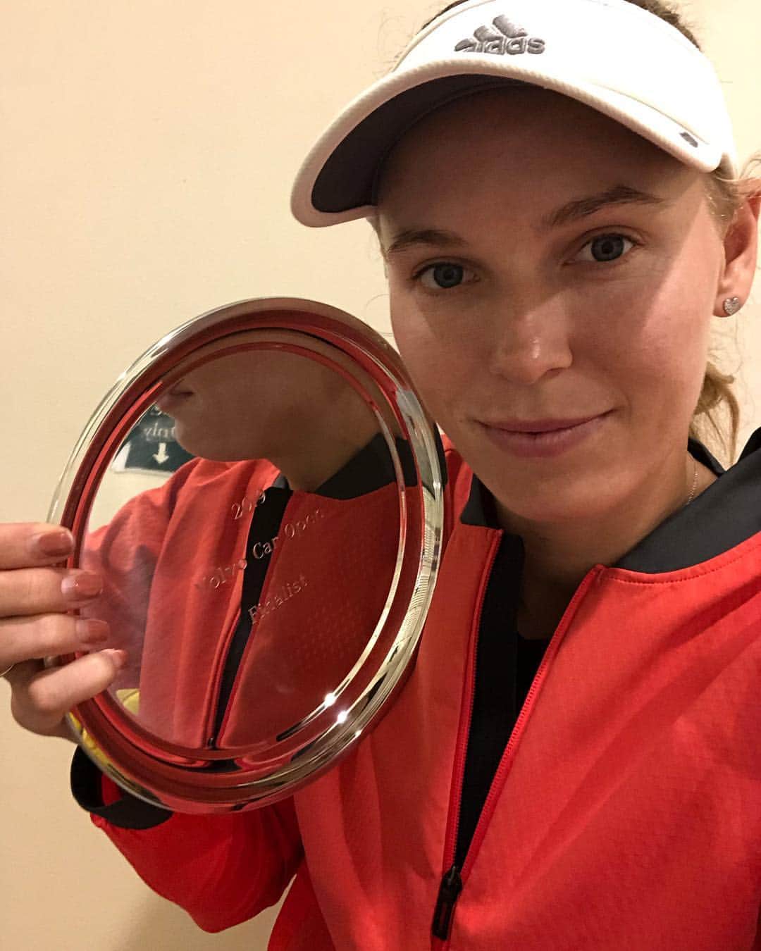 CarolineWozniackiさんのインスタグラム写真 - (CarolineWozniackiInstagram)「Not the trophy I had hoped for, BUT so many good things I can take with me from this week! Most importantly feeling good, and improving every day! Thank you Charleston for a great week!」4月8日 5時08分 - carowozniacki