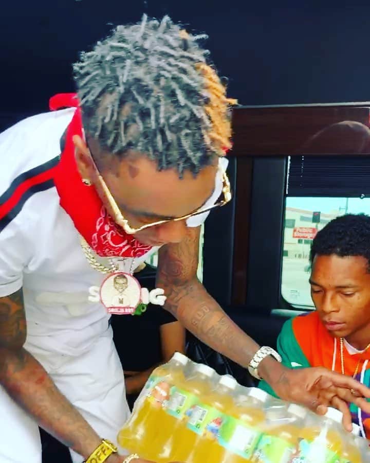 ソウルジャ・ボーイ・テレムのインスタグラム：「Soulja Boy Pineapple Soda 🍍 out now! In a store near you @exoticpop drop a comment if you need one! #SouljaBoy #ExoticPop #SouljaBoyExoticPop #SouljaSoda #SouljaBoySoda 🥤🔥🧡🍍」