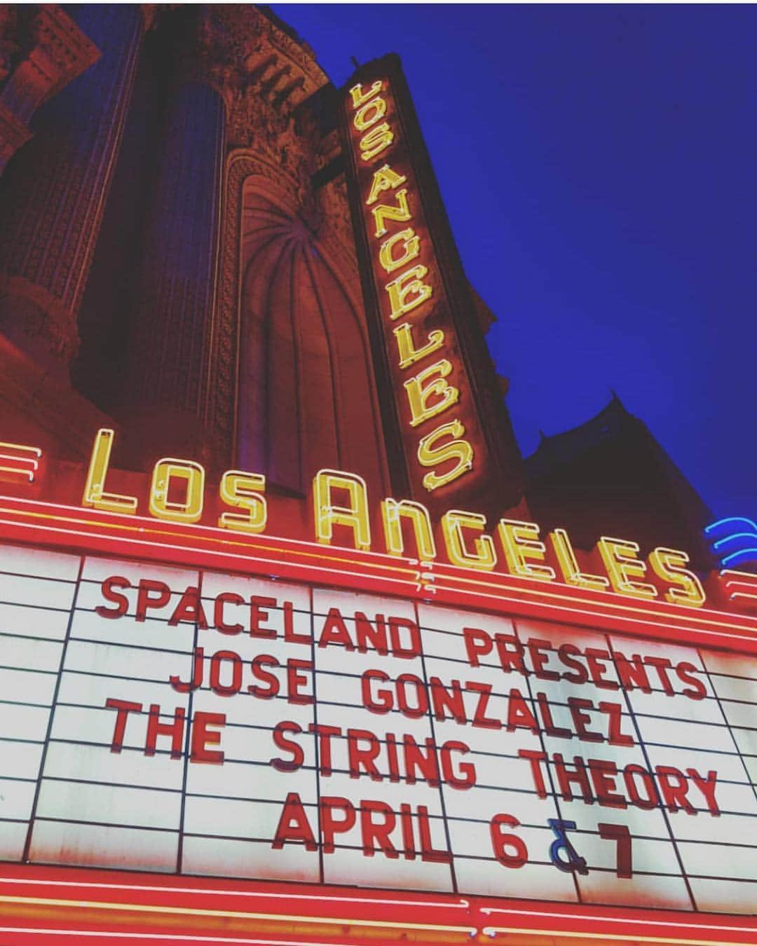 ホセ・ゴンザレスさんのインスタグラム写真 - (ホセ・ゴンザレスInstagram)「🎼Angelenos!! See you at our last show on this tour with @wearethestringtheory ✨🎻✨ 📸@snifferone」4月8日 5時22分 - jose.gonz.music