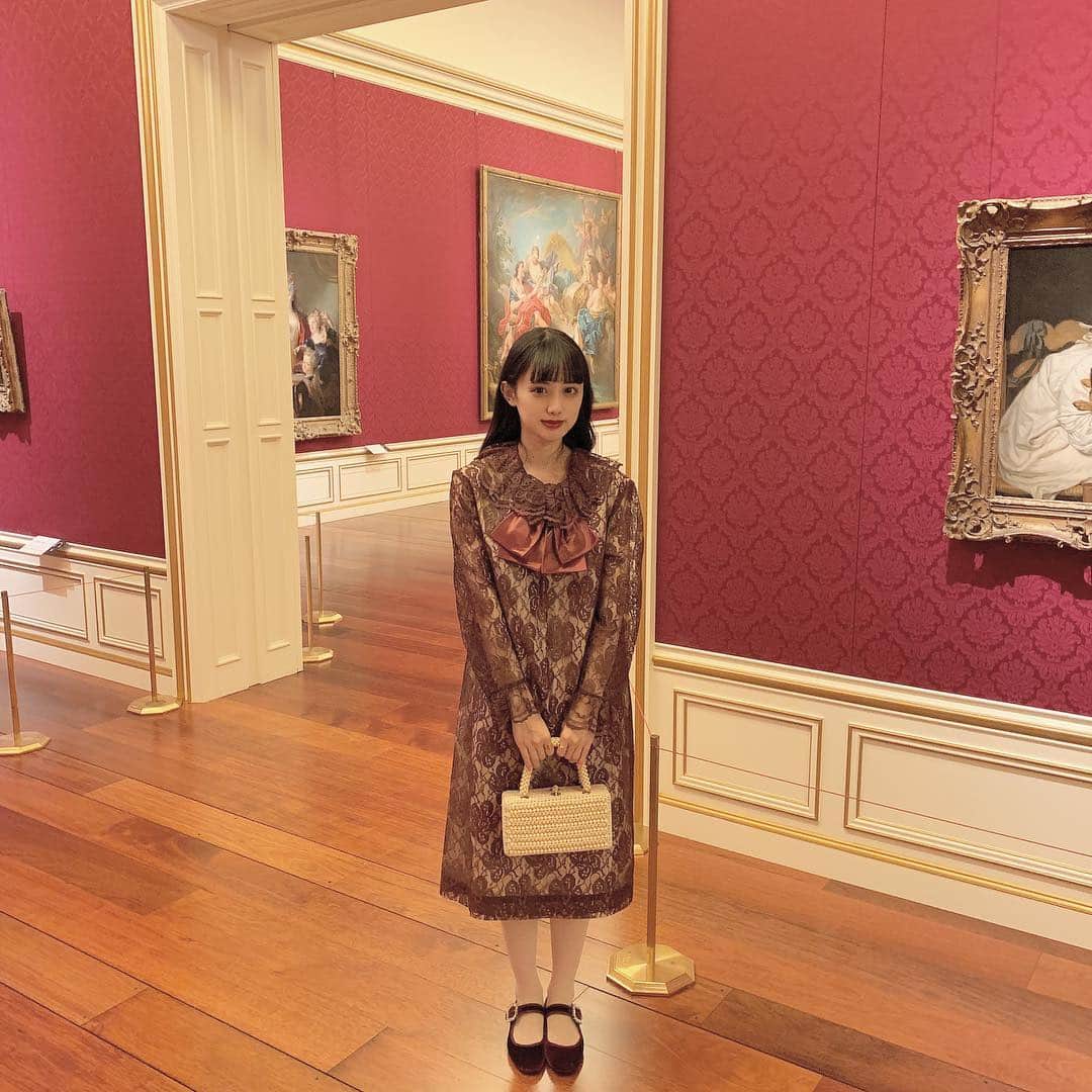 酒元麻衣（まいへー）のインスタグラム：「今日は美術館デート🖼念願のヤマザキマザック美術館へ❤︎ぽんにお願いして連れていってもらいました⚜️ロココ時代に活躍した芸術家の貴重なコレクションを間近で見ることができました❤︎ナイトミュージアムや演奏会もやっているみたいなので、行ってみたいです😊#フランス芸術#フランス#ヤマザキマザック美術館#ロココ時代#ロココ#美術館#名古屋#vintagefashion#vintageclothing」