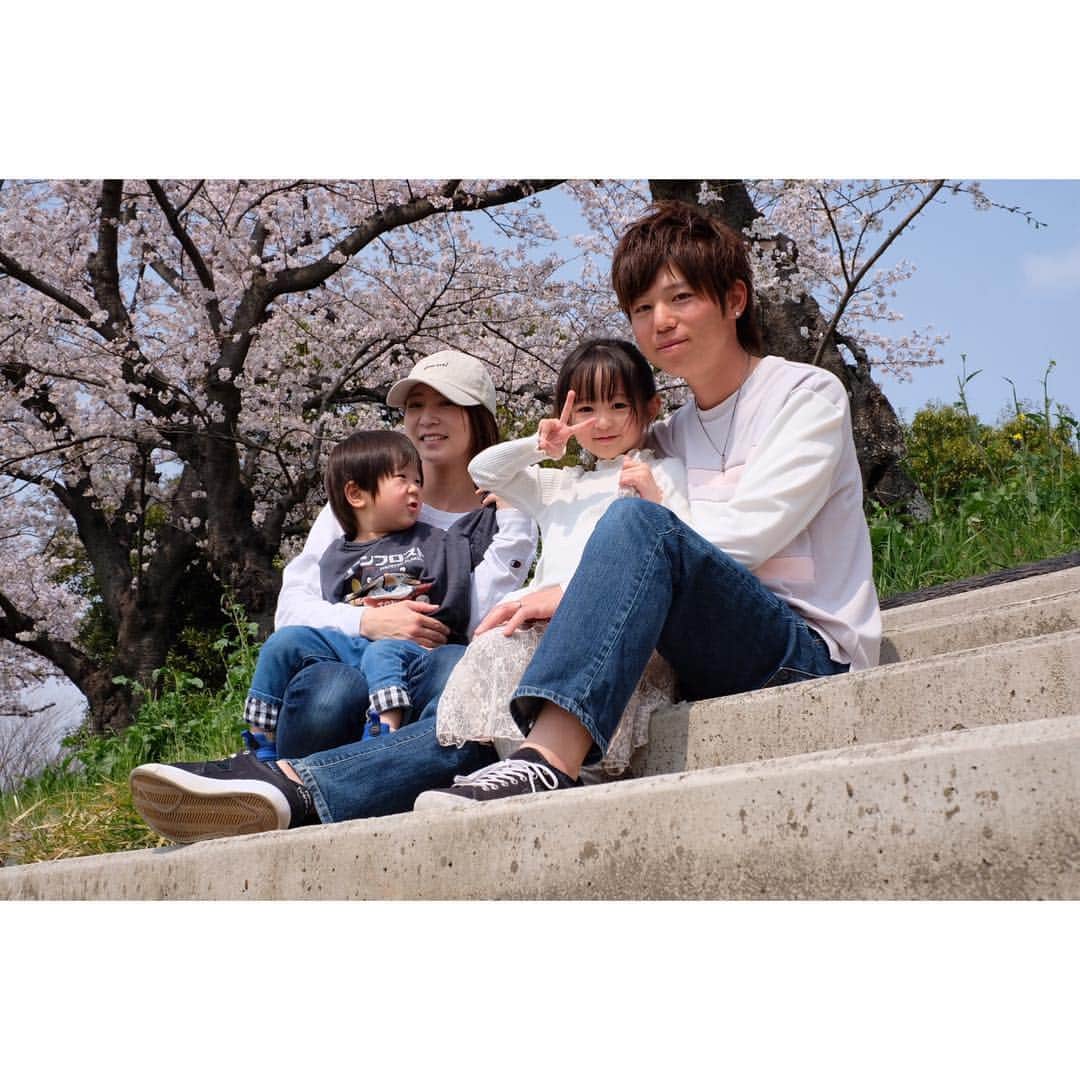 Ai.tさんのインスタグラム写真 - (Ai.tInstagram)「. 今日は公園へ行ったりお散歩したり🙌💓 . いいお天気でしたね❤️ . 母が家族での写真も撮ってくれた🙆‍♀️ . 明日で春休み終わりだ😭 . 渚の制服姿が可愛すぎるので毎朝楽しみ🤣💓#親バカ . . 2019.04.07 #nagisa_kouya_movie #fujifilm #xt20」4月7日 21時01分 - ngs.rky.kuy