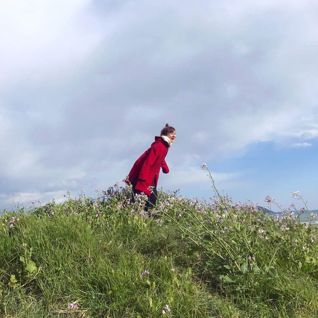 のインスタグラム：「#休みの日の岡田さん」