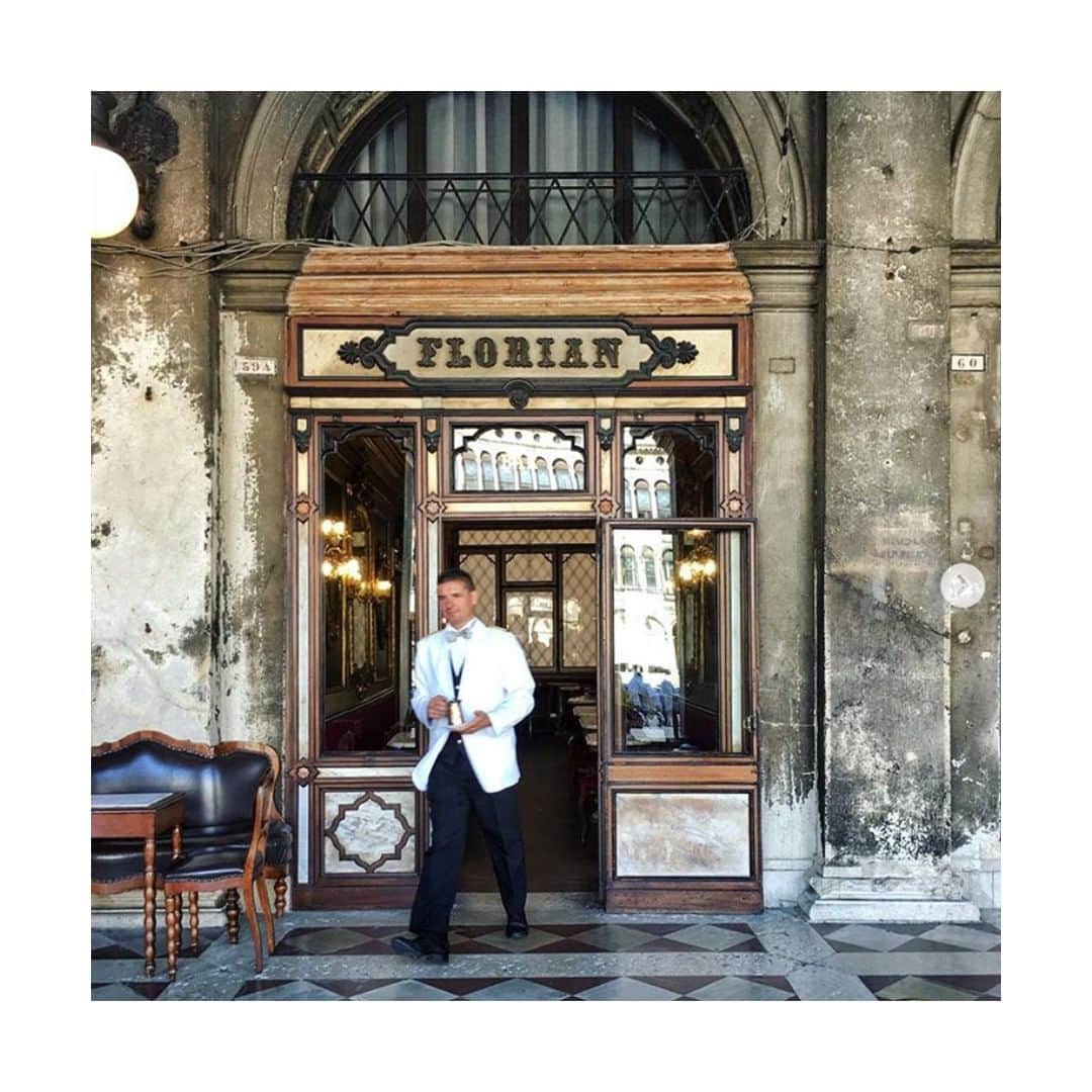のインスタグラム：「But first coffee.⁣ ⁣ Courtesy of @travelinggentleman ⁣ #CarusoMenswear #ALifeLessOrdinary #artoflivingwell #carusostyle #caruso #lifelessordinary #timelessicon #unstructuredstyle #myeverydaystyle #artofliving #individualityofspirit #timelessrhythm #wanderlust #menswearfashion #businessfashion #impeccablestyle #madeinitaly #italianstyle #italy #venezia #italia」