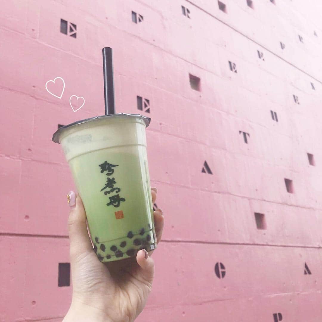 青木菜花のインスタグラム：「.﻿ .﻿ この間"珍煮丹"の試食会に行ってきたよ😍﻿ 台湾にあるタピオカ屋さんで日本初上陸らしい😳﻿ ﻿ 大好きな抹茶ミルクティー💗﻿ タピオカってどうしてこんなに美味しいの、、﻿ .﻿ .﻿ #タピオカ #珍煮丹 #台湾 #日本初上陸 #抹茶ミルクティー #インスタ映え #instagood #instalike #l4l」