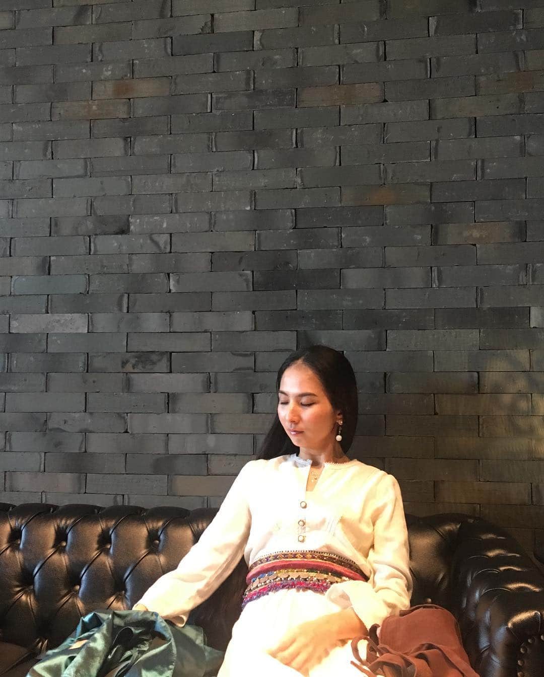 芥川舞子さんのインスタグラム写真 - (芥川舞子Instagram)「来週からTTも始まることですし、今行っておかないとしばらく行けないかなと思い、思い切って遠出してきました！＠埼玉 ・ @carvaan_official は飯能市の自然豊かな断崖絶壁に建つアラビアン料理を食べられるお店。 ・ どの料理もとても美味しかった〜❣️ 雰囲気も最高！ ・ 最近、@fareastbazaar のドライフルーツにハマって、そこからこのお店にたどり着きました⭐︎」4月7日 21時10分 - maiko.akutagawa