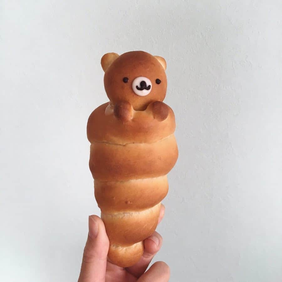 Ranさんのインスタグラム写真 - (RanInstagram)「. . . #konelのくまパン . . . クリームコロネ。 . . Cream bread ! . . #bread #sweet #bear #kawaiifood #kawaii #japanesefood #artwork #breadworks #creambread #yummy #手作りパン #手作りお菓子 #手作りおやつ #コロネ #チョココロネ #クリームコロネ #クリームパン #コルネ #キャラパン #キャラフード #手作りケーキ #くまパン #くま好き #パン教室 #konel #こーねる #美味しくてかわいくて楽しいパン作り」4月7日 21時11分 - konel_bread