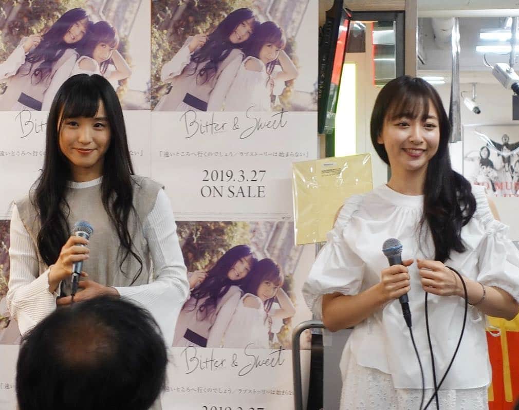 長谷川萌美さんのインスタグラム写真 - (長谷川萌美Instagram)「. . リリースイベント終了しました💗 ありがとうございました🌸 . 次は関西へ❗️ . . 4月19日(金)『HMV＆BOOKS SHINNSAIBASHI (大阪)』(①18:30～/②19:45～) . 4月20日(土)『あべのHoop 1F オープンエアプラザ (大阪)』(①14:00～/②16:00～) . 4月21日(日)『あまがさきキューズモール 2F 緑遊広場 (兵庫)』( ①12:30～/②14:00～/③15:30～) . 4月21日(日)『HMV三宮VIVRE (兵庫)』(①18:00～/②19:30～) . ぜひ生歌を聴きにお越しください👭🎵 . .  #ビタスイ #リリース #新曲 #遠いところへ行くのでしょう #ラブストーリーは始まらない #遠ラブ #ライブ #観覧無料 #大阪 #兵庫」4月7日 21時03分 - moemi_hasegawa