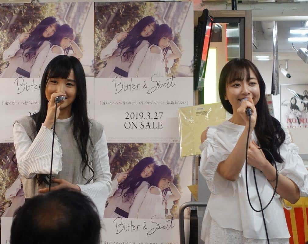 長谷川萌美さんのインスタグラム写真 - (長谷川萌美Instagram)「. . リリースイベント終了しました💗 ありがとうございました🌸 . 次は関西へ❗️ . . 4月19日(金)『HMV＆BOOKS SHINNSAIBASHI (大阪)』(①18:30～/②19:45～) . 4月20日(土)『あべのHoop 1F オープンエアプラザ (大阪)』(①14:00～/②16:00～) . 4月21日(日)『あまがさきキューズモール 2F 緑遊広場 (兵庫)』( ①12:30～/②14:00～/③15:30～) . 4月21日(日)『HMV三宮VIVRE (兵庫)』(①18:00～/②19:30～) . ぜひ生歌を聴きにお越しください👭🎵 . .  #ビタスイ #リリース #新曲 #遠いところへ行くのでしょう #ラブストーリーは始まらない #遠ラブ #ライブ #観覧無料 #大阪 #兵庫」4月7日 21時03分 - moemi_hasegawa