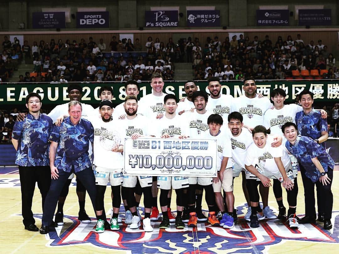 寒竹隼人のインスタグラム：「西地区優勝🏆🏆🏆🔥 ここからだぜ🔥🔥🔥 #ryukyugoldenkings」