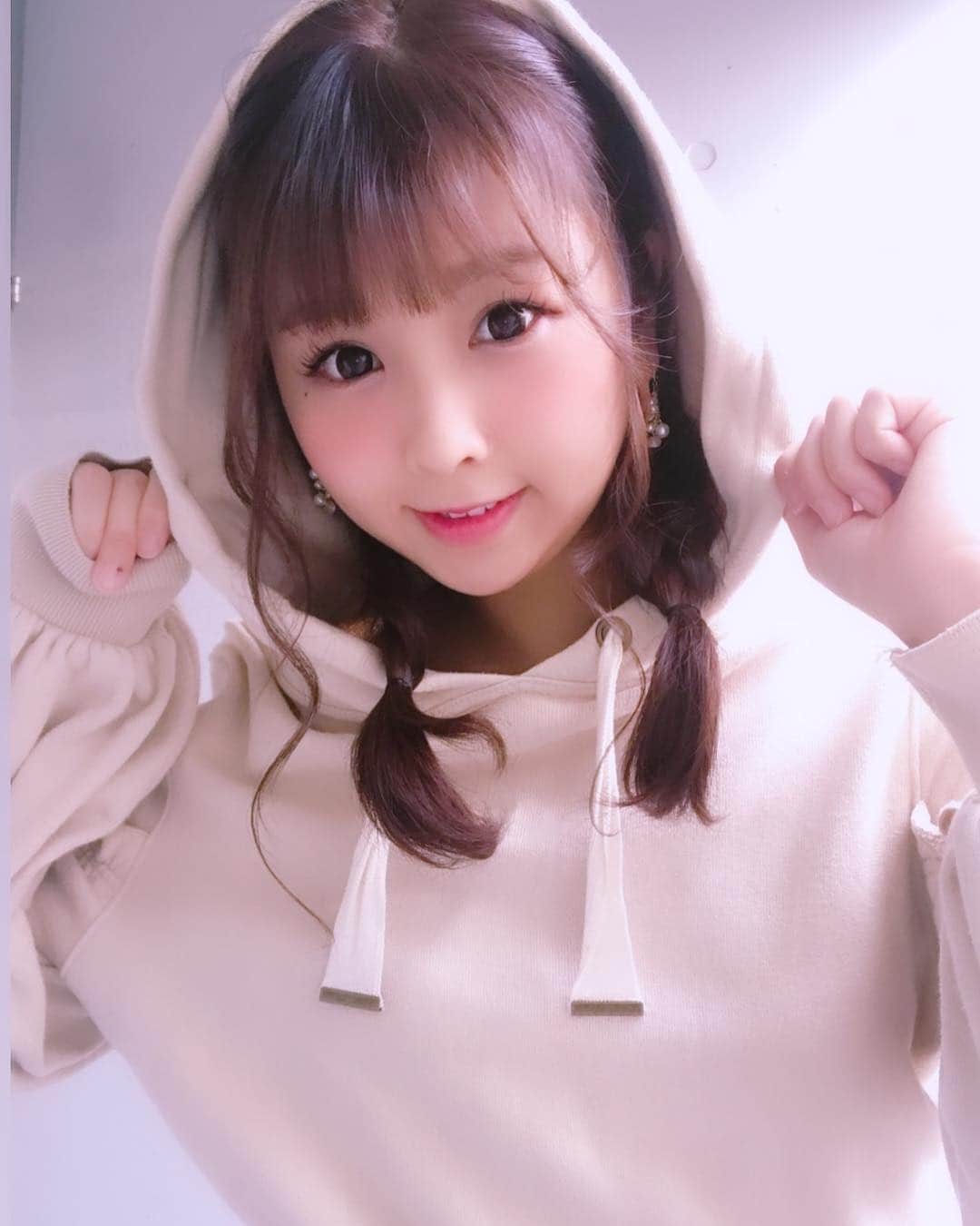 岩村捺未さんのインスタグラム写真 - (岩村捺未Instagram)「#わし会 #ここまでくると本当に #自撮りのプロてか #神なちゅ #自撮りの神なちゅ #めちゃくちゃ太ったけど #顔のポテンシャルは高め #自撮りの神なちゅ #マイナス10キロ自撮り #だらしないカラダ界では一番かわいい女 #ダメ人間界のカリスマ #ダメ人間 #岩村なちゅ」4月7日 21時04分 - iwamuranachu