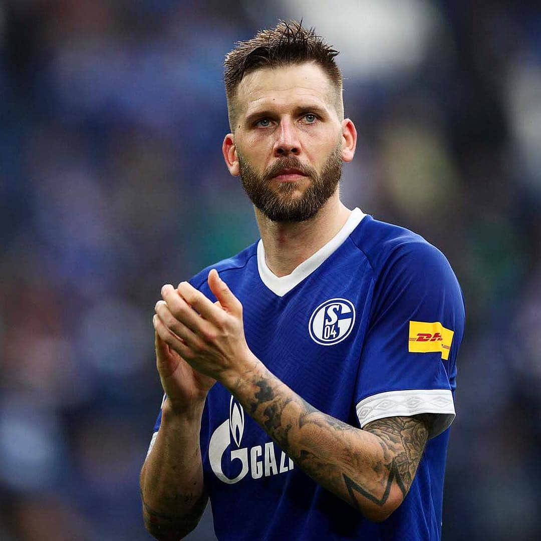 シャルケ04さんのインスタグラム写真 - (シャルケ04Instagram)「Thanks for your warm applause and the encouragement after the game 🙏🏼 We will bounce back soon! 👊🏼 . . #Schalke #S04 #Bundesliga #S04SGE #Football #Soccer #Fans #Knappen #WirLebenDich #🔵⚪️」4月7日 21時05分 - s04