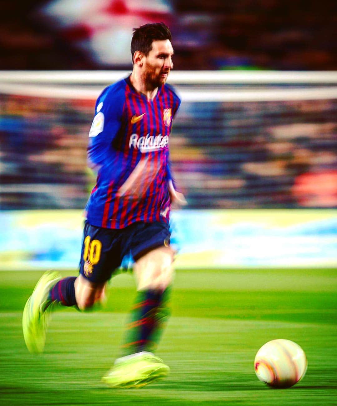 LFPさんのインスタグラム写真 - (LFPInstagram)「Faster than lightning! ⚡️ • #Messi #Barça #LaLiga #LaLigaSantander #Speed」4月7日 21時19分 - laliga