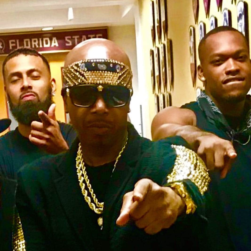 MCハマーのインスタグラム：「#Tallahassee Love You !!!! It was a Beautiful Night ! Love Your Spirit 🙏🏿We had a genuine moment in time. 🙌🏾 Forever our memories. The song we walked into the Stadium on was my version of The Queen Of Soul Aretha Franklin’s “Rock Steady” .. “Streets Is Ready” 🔥🔥🔥🔥🔥 That set the tone !!!! 🕺🏿🕺🏿🕺🏿🕺🏿🕺🏿」