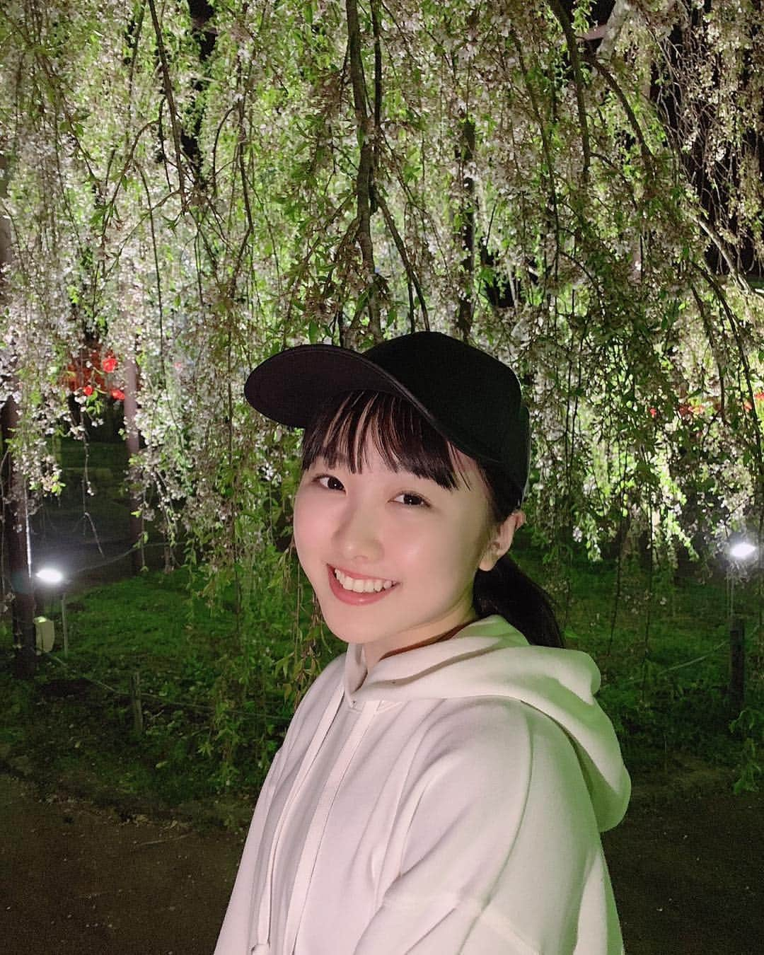 本田望結さんのインスタグラム写真 - (本田望結Instagram)「🌸🌙 ・ ・ 春休み最後の日曜日。 ・ 練習終わりに夜桜を見に行きました☺️💕 夜の桜も素敵でした…😌 ・ パワーをいっぱいもらえた気がします😙 ・ 明日からは中学3年生。 ラストの中学校生活も楽しみます❤️」4月7日 21時18分 - miyu_honda_official