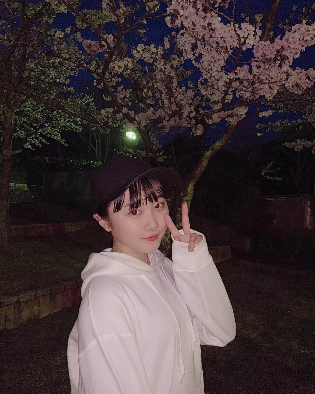 本田望結さんのインスタグラム写真 - (本田望結Instagram)「🌸🌙 ・ ・ 春休み最後の日曜日。 ・ 練習終わりに夜桜を見に行きました☺️💕 夜の桜も素敵でした…😌 ・ パワーをいっぱいもらえた気がします😙 ・ 明日からは中学3年生。 ラストの中学校生活も楽しみます❤️」4月7日 21時18分 - miyu_honda_official