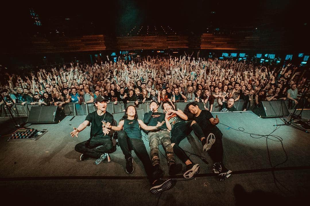 のインスタグラム：「Thank you Moscow!  Photo: @johngyllhamn  #CrystalLake」