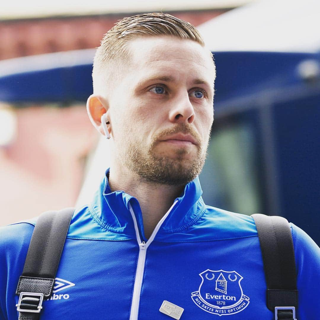 エヴァートンFCさんのインスタグラム写真 - (エヴァートンFCInstagram)「Checking in with that big game focus! • • • #efc #everton #evertonfc #coyb #pl #premierleague #evears」4月7日 21時34分 - everton