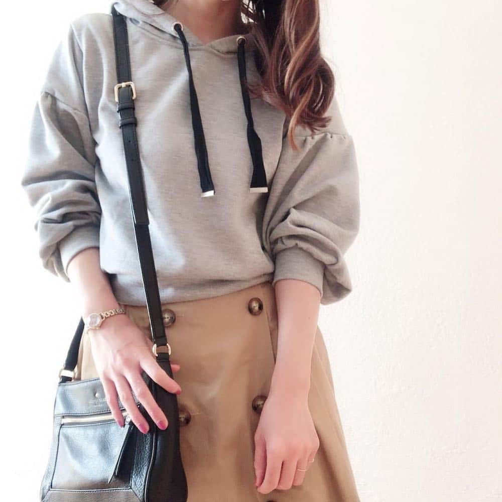 ALICEYさんのインスタグラム写真 - (ALICEYInstagram)「.﻿ ﻿ プチプラでおなじみのGUより低価格のアイテムが満載のGRL（グレイル）﻿ ﻿ 大人のカジュアルコーデにピッタリなアイテムが揃うブランドで、毎日のコーデをもっと楽しんでみませんか？❣️﻿ ﻿﻿﻿ ﻿﻿﻿﻿ ﻿▼ プロフィールのURLから記事チェック！ ▽﻿﻿﻿﻿ ﻿﻿﻿ 「全身1万円以下!?　GU超えのプチプラ“グレイル”が気になる！」﻿﻿﻿ ﻿﻿﻿ ﻿﻿﻿﻿ @moyooonn @merumo18 @__madoka__0816 @harui5151231 @rina3_12 ﻿﻿﻿ thanx❤︎﻿﻿﻿﻿ ﻿ .﻿ #アリシー #ジーユー #プチプラコーデ #着回しコーデ #着回し#プチプラファッション #ファッション #いもむし女子#grl#カジュアルコーデ #大人カジュアル #カジュアルファッション #働く女性 #働くママ #ママコーデ #おしゃれママ#ママコーディネート」4月7日 21時34分 - alicey.jp