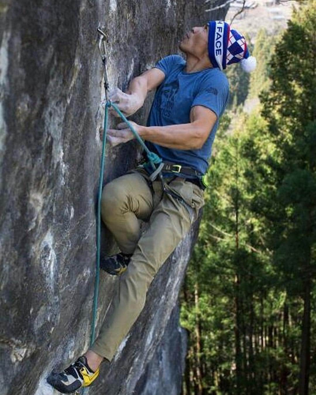 平山ユージさんのインスタグラム写真 - (平山ユージInstagram)「We spend a day of climbing with @chris_sharma in Gozeniwa. It was surrounded by wonderful energy with @sachiamma and other local climbers✨✨ Chris and Sachi repeat my new route “Time Machine” 2nd and 3rd ascent 🙌🏻🙌🏻🙌🏻 also I send connection of Time Machine. It call “Climb Machine 8c+”as well.  クリスとのクライミングを御前岩で1日過ごした。さちや地元クライマーと共に素晴らしいエネルギーに囲まれていました。クリスとさちはTime Machineを第2登、第3登に成功、それから自分もTime Machineのコネクション、Climb Machine 8c+に成功できた！！ Photos @deloprojet  @thenorthfacejp  @blackdiamond  @beal.official  @climbskinspain  @climbparkbasecamp  @basecamptokyo  @boulderpark_basecamp  #gozeniwa」4月7日 21時39分 - yuji_hirayama_stonerider