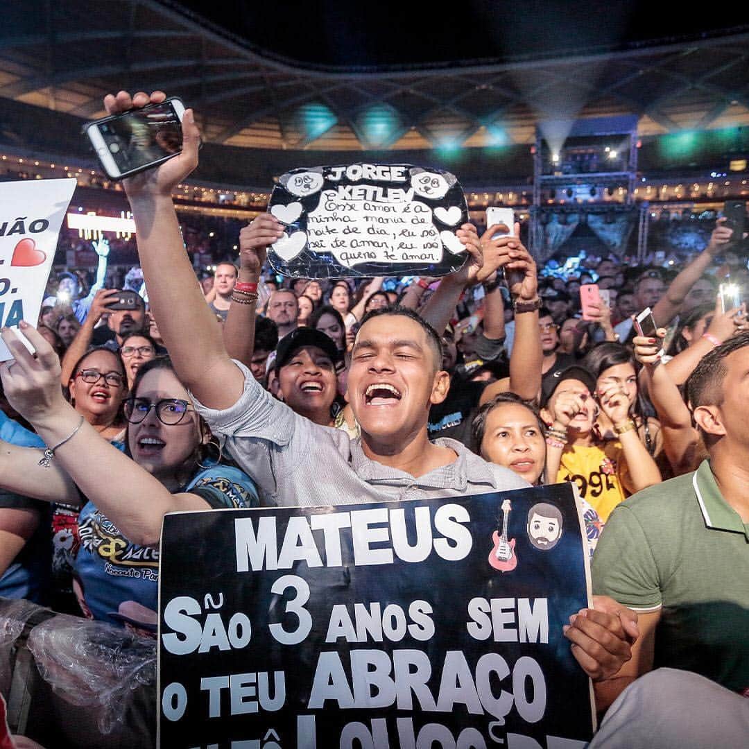 Jorge & Mateusさんのインスタグラム写真 - (Jorge & MateusInstagram)「Confira em nosso perfil o mosaico completo dessa noite inesquecível em Manaus! #JeMemManaus @villamix」4月7日 21時44分 - jorgeemateus