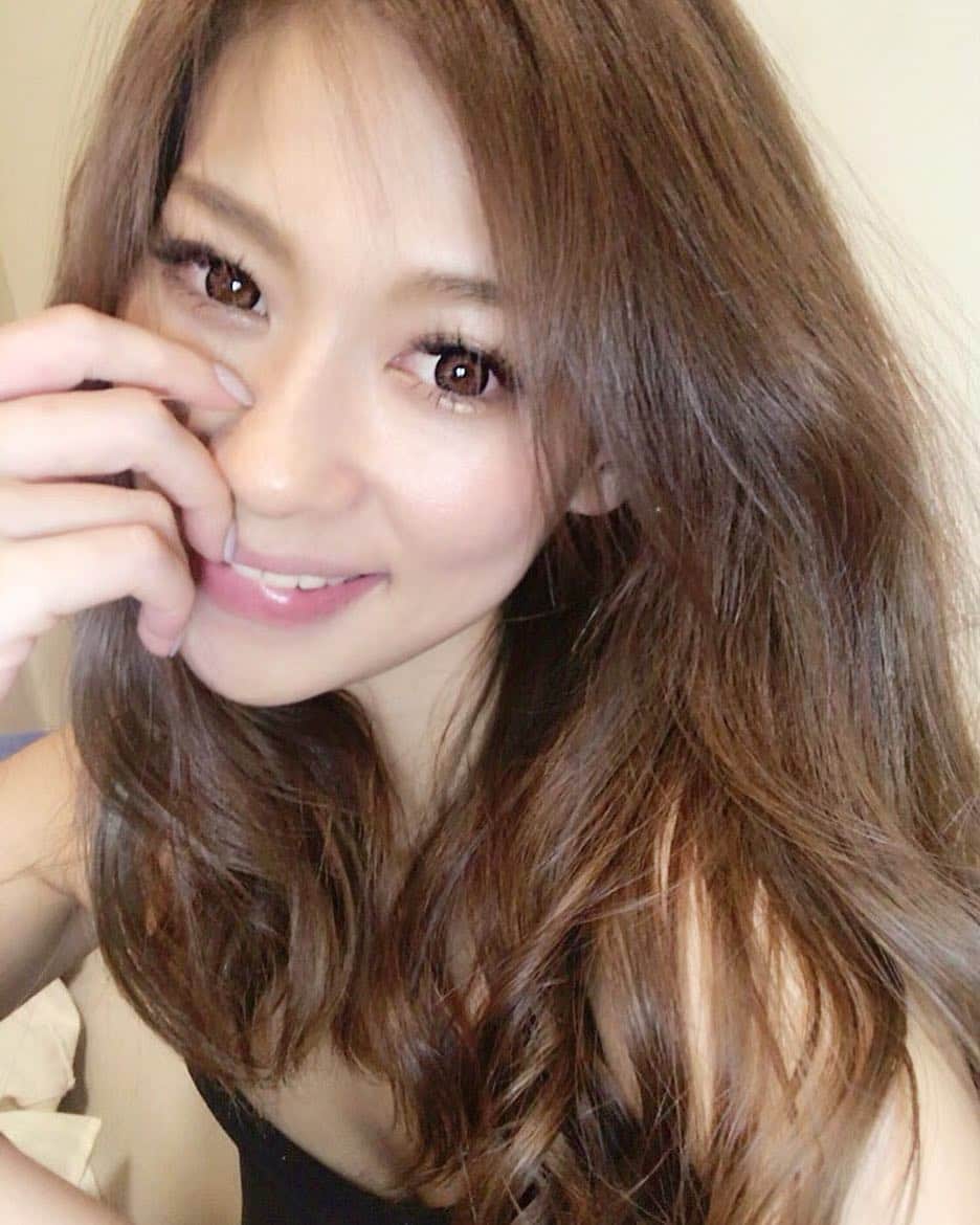 長谷川唯のインスタグラム：「・ ・ 今日、フリマに来て下さった皆さんありがとうございました😌🙏🏻✨ ・ ・  朝早起きだったからもう眠ねむモード😴なので半身浴して疲れをとってきまーす❤️ ・ ・ #sunday #fleamarket #thankyou #happy #today #instagood」